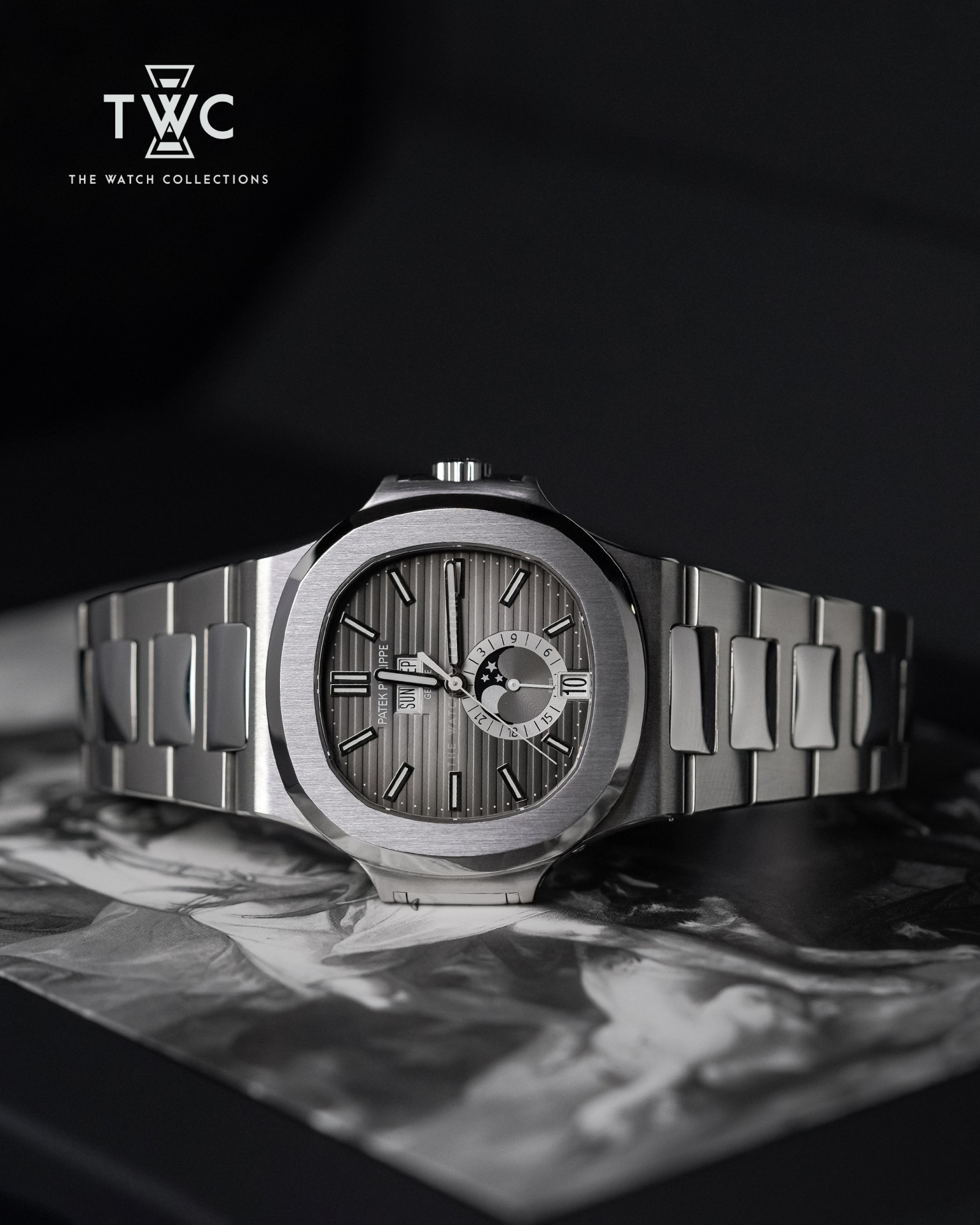 5726/1A Nautilus Annual Calendar (Pre-owned 2017) - Image 2