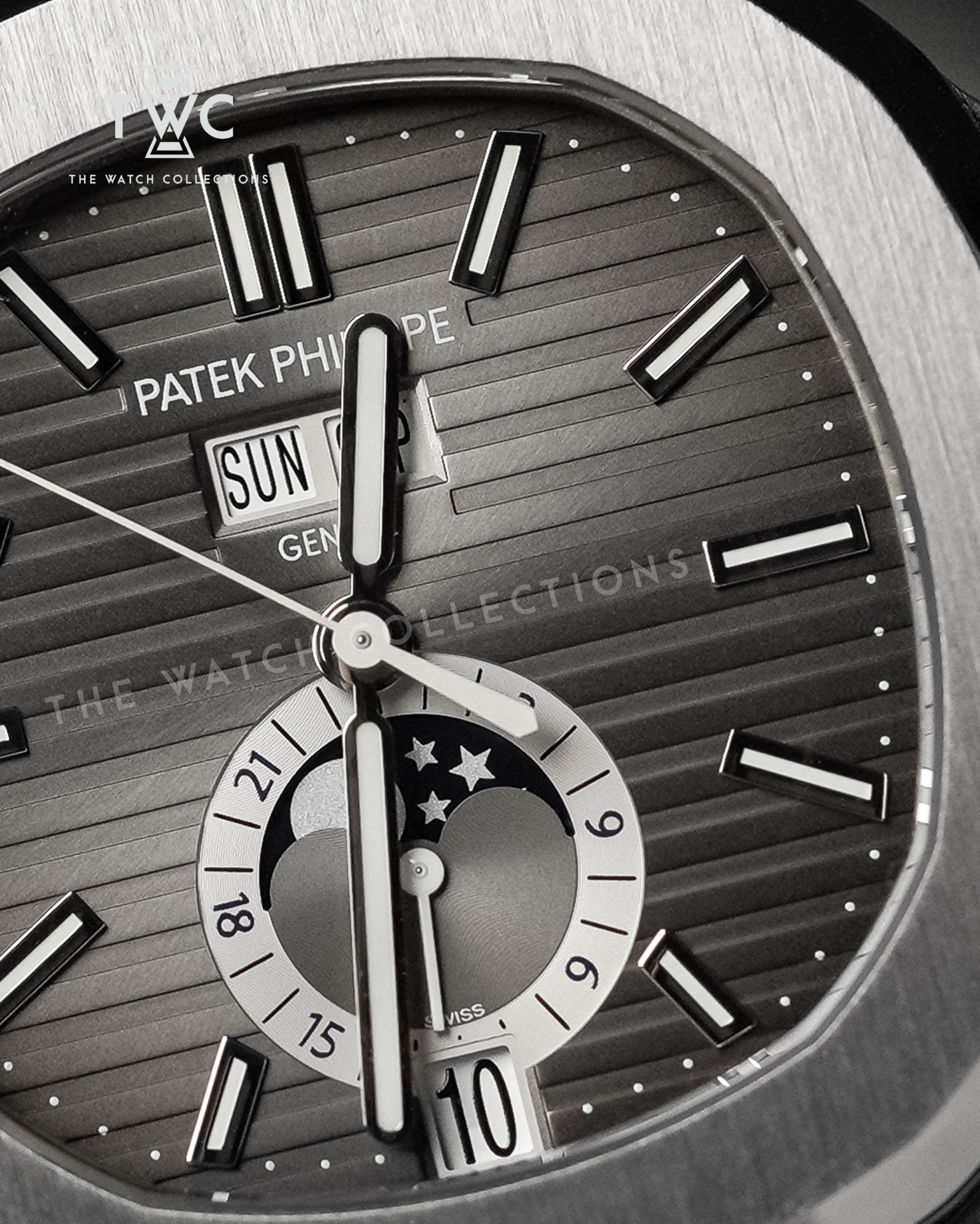 5726/1A Nautilus Annual Calendar (Pre-owned 2017) - Image 3